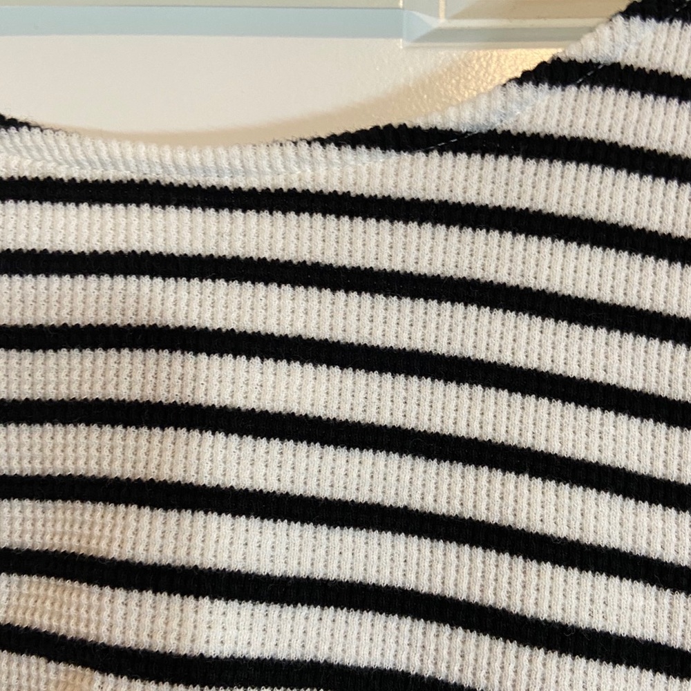 Tight Striped Ribbed Crop - Picture 4 of 4